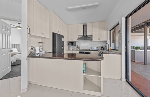 South Brisbane Apartment | Luxury 2-Bed Penthouse with Private Rooftop