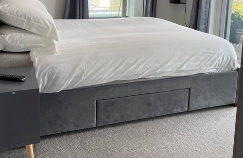 Stevenage Apartment | luxury 2-bedroom apartment balcony central