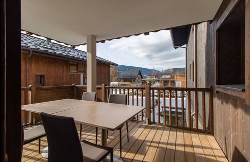 Samoens Apartment | Luxury 2-bedroom Apartment & Residents’ Pool, Samoëns, Grand Massif