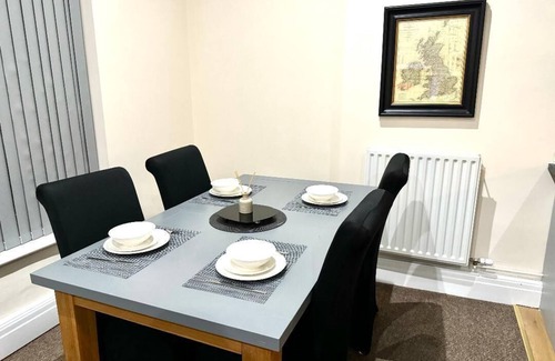 Penwortham Apartment | Luxury 2 Bedroom Apartment Perfect For Long Stays