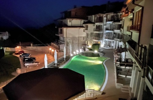 Balchik Apartment | Luxury 2-bedroom apartment with WiFi, AC with a sea view