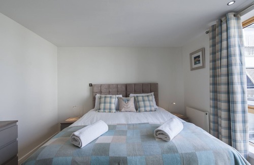 West End Apartment | Luxury 2 bedroom City Centre Apartment (with lift, underground parking, wifi)