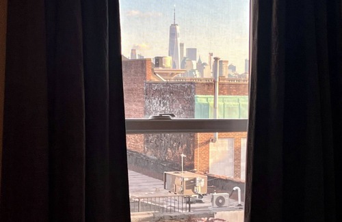 The Heights Condo | Luxury 2-bedroom condo in charming Jersey City with private deck and NYC views