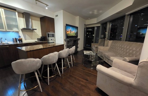 Toronto Entertainment District Condo | Luxury 2-Bedroom Condo with Stunning Lake Views – Prime Downtown Location!