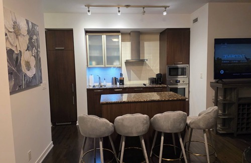Toronto Entertainment District Condo | Luxury 2-Bedroom Condo with Stunning Lake Views – Prime Downtown Location!