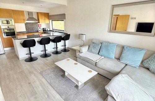 Olhos D'Agua Apartment | Luxury 2 bedroom apartment in Olhos de Agua with sea views in a secure condo