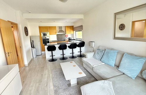 Olhos D'Agua Apartment | Luxury 2 bedroom apartment in Olhos de Agua with sea views in a secure condo
