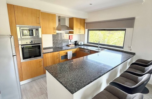 Olhos D'Agua Apartment | Luxury 2 bedroom apartment in Olhos de Agua with sea views in a secure condo