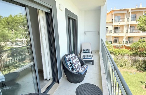 Olhos D'Agua Apartment | Luxury 2 bedroom apartment in Olhos de Agua with sea views in a secure condo
