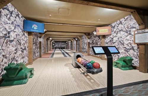 Peak 8 Apartment | Luxury 2-Bedroom Resort Suite at One Ski Hill Place Breckenridge with Mountain Views and Resort Ameneties