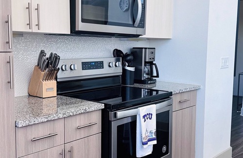 Fort Worth Apartment | Luxury 2-Bedroom Retreat Minutes from TCU Campus