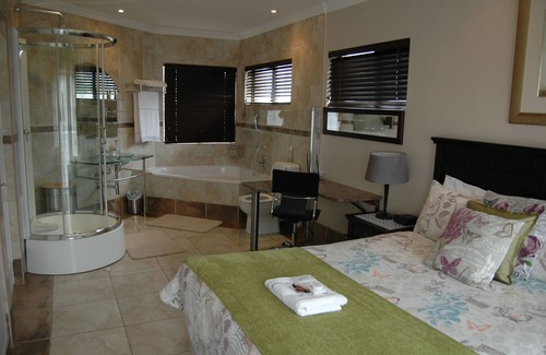 Gonubie Apartment | Luxury 2 bedroom unit in a 4star graded guesthouse