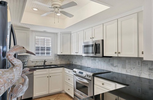 Sarasota Condo | Luxury 2 Bedroom Waterview Condo w/i walking distance of Siesta Key Beach