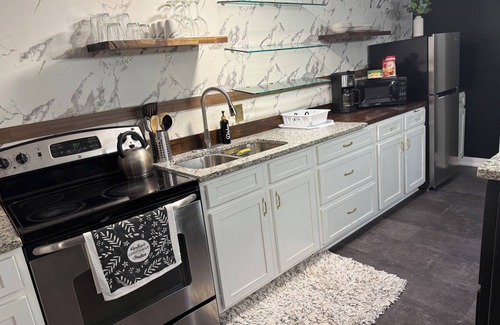 Conyers House | Luxury 2 Bedroom with full kitchen