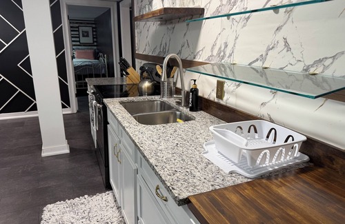 Conyers House | Luxury 2 Bedroom with full kitchen