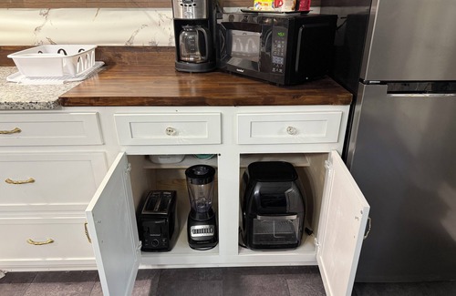 Conyers House | Luxury 2 Bedroom with full kitchen