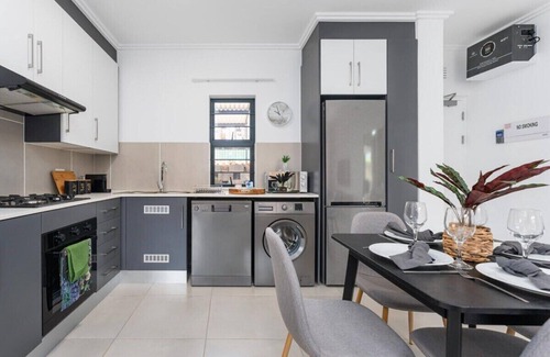 Ballito Apartment | Luxury 2 - Bedroom Garden Apartment