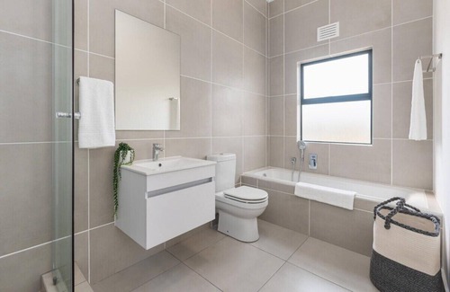 Ballito Apartment | Luxury 2 - Bedroom Garden Apartment