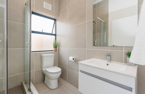 Ballito Apartment | Luxury 2 - Bedroom Upper Floor Apartment