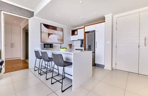 Greater Johannesburg Metropolitan Area Apartment | Luxury 2-beds suite with stunning views on 10th fl