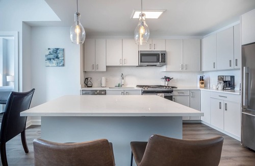 Downtown Apartment | Luxury 2 BR Apt with Gym