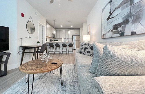 Temple Terrace Apartment | Luxury 2 BR Near Moffitt and USF, Pool Views!