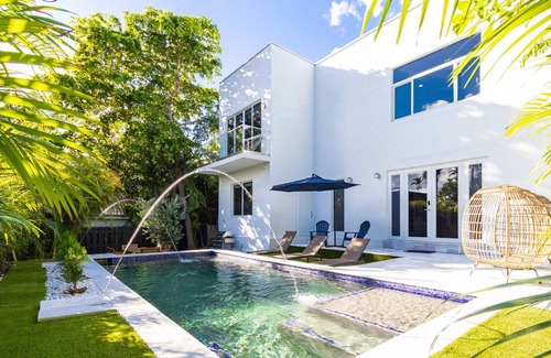 South Lake Villa | Luxury 2-Level Villa | Heated Pool+Grill+Chill Spots