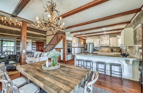 Fredericksburg Cabin | Luxury 23-acre Ranch With Hottub Near Alamosprings