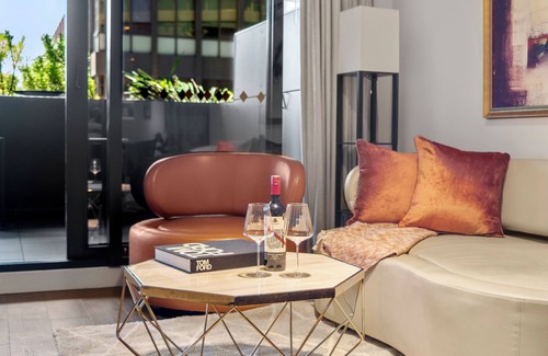 South Yarra Apartment | Luxury 2B2B Albert Park Lakeside Apartment w/Car Park, Pool, Sauna & Gym