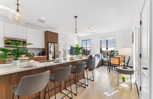 Everett Apartment | Luxury 2bd/2ba in Everett 5132