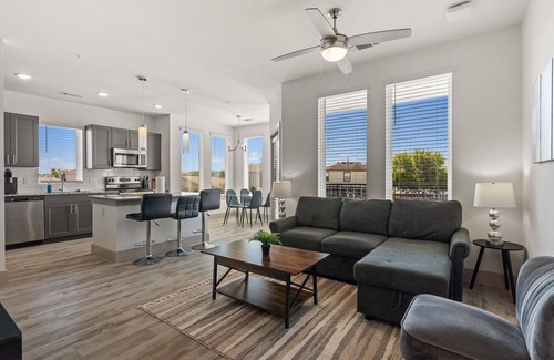 Stony Ridge North Apartment | Luxury 2BD/2BA Next to Airport 3894