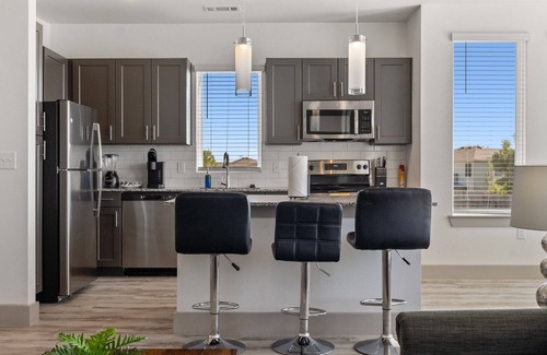 Stony Ridge North Apartment | Luxury 2BD/2BA Next to Airport 3894