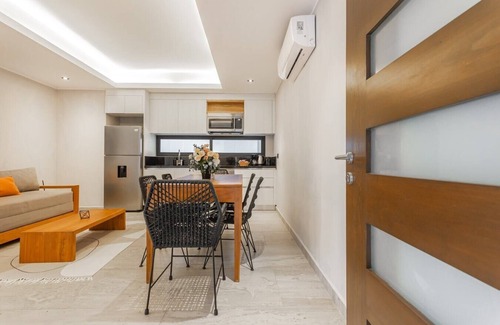 Tohoku Apartment | Luxury 2BD Condo 3 blk from 5th Ave W/PoolandParking