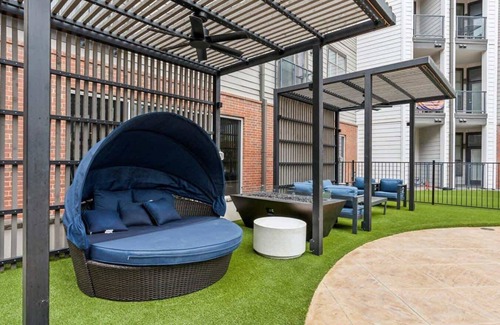Deep Ellum Apartment | Luxury 2BD | Deep Ellum | Free Parking | Pool+Gym