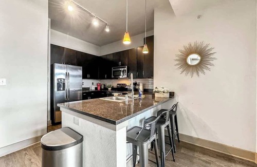 Deep Ellum Apartment | Luxury 2BD | Deep Ellum | Free Parking | Pool+Gym