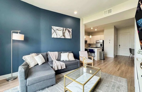 Deep Ellum Apartment | Luxury 2BD | Deep Ellum | Free Parking | Pool+Gym