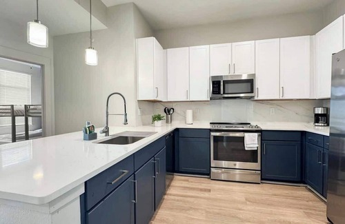 Deep Ellum Apartment | Luxury 2BD | Deep Ellum | Free Parking | Pool+Gym
