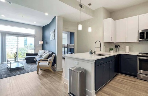 Deep Ellum Apartment | Luxury 2BD | Deep Ellum | Free Parking | Pool+Gym