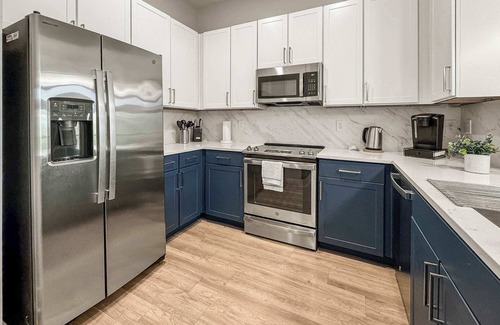 Deep Ellum Apartment | Luxury 2BD | Deep Ellum | Free Parking | Pool+Gym