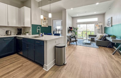 Deep Ellum Apartment | Luxury 2BD | Deep Ellum | Free Parking | Pool+Gym