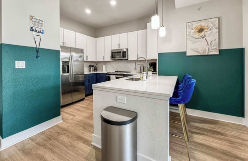 Deep Ellum Apartment | Luxury 2BD | Deep Ellum | Free Parking | Pool+Gym