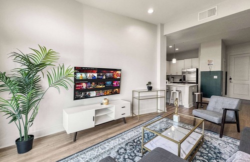 Deep Ellum Apartment | Luxury 2BD | Deep Ellum | Free Parking | Pool+Gym