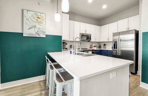 Deep Ellum Apartment | Luxury 2BD | Deep Ellum | Free Parking | Pool+Gym