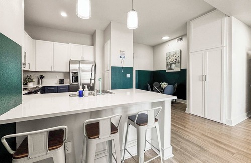 Deep Ellum Apartment | Luxury 2BD | Deep Ellum | Free Parking | Pool+Gym