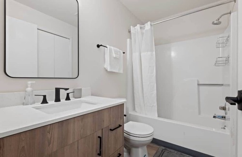 Bryant Pattengill West Apartment | Luxury 2BD | DT Ann Arbor | 3 Beds | Free Parking