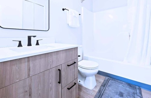 Bryant Pattengill West Apartment | Luxury 2BD | DT Ann Arbor | 3 Beds | Free Parking