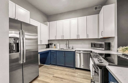 Deep Ellum Apartment | Luxury 2BD | DT Deep Ellum | 3 Beds | Free Parking