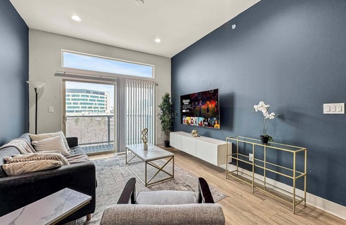Deep Ellum Apartment | Luxury 2BD | DT Deep Ellum | 3 Beds | Free Parking