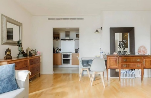 Isle of Dogs House | Luxury 2BD Flat in Prestigious Canary Wharf Location.