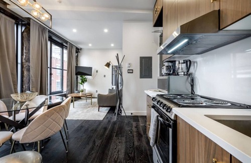 Old Montreal Apartment | Luxury 2BD Loft-Old Montreal-2B